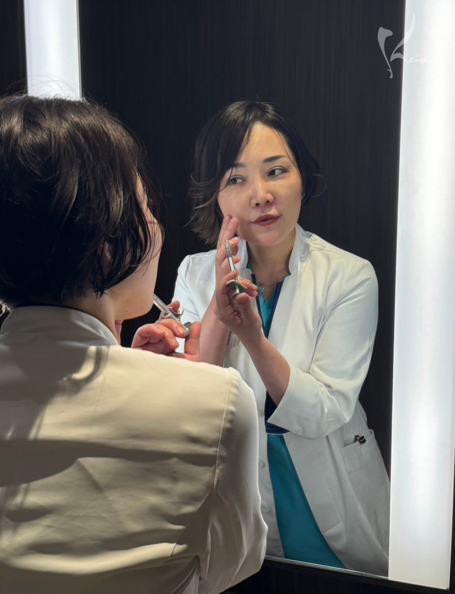 セルフボトックス注入している小西Dr.