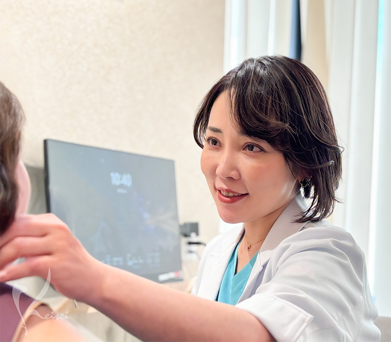 カウンセリング中の小西医師