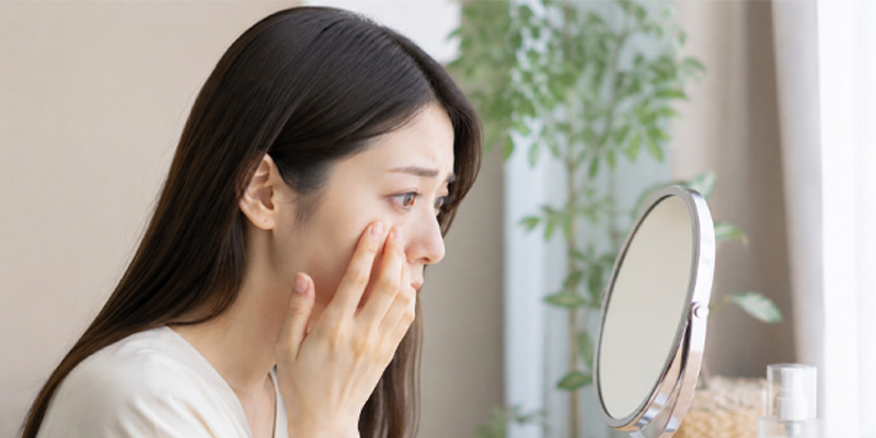 目頭切開のリスクを確認するイメージ