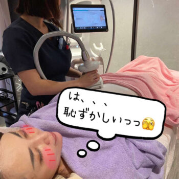 エンダモロジーCELLU M6 INFINITY®を体験する小西医師の写真