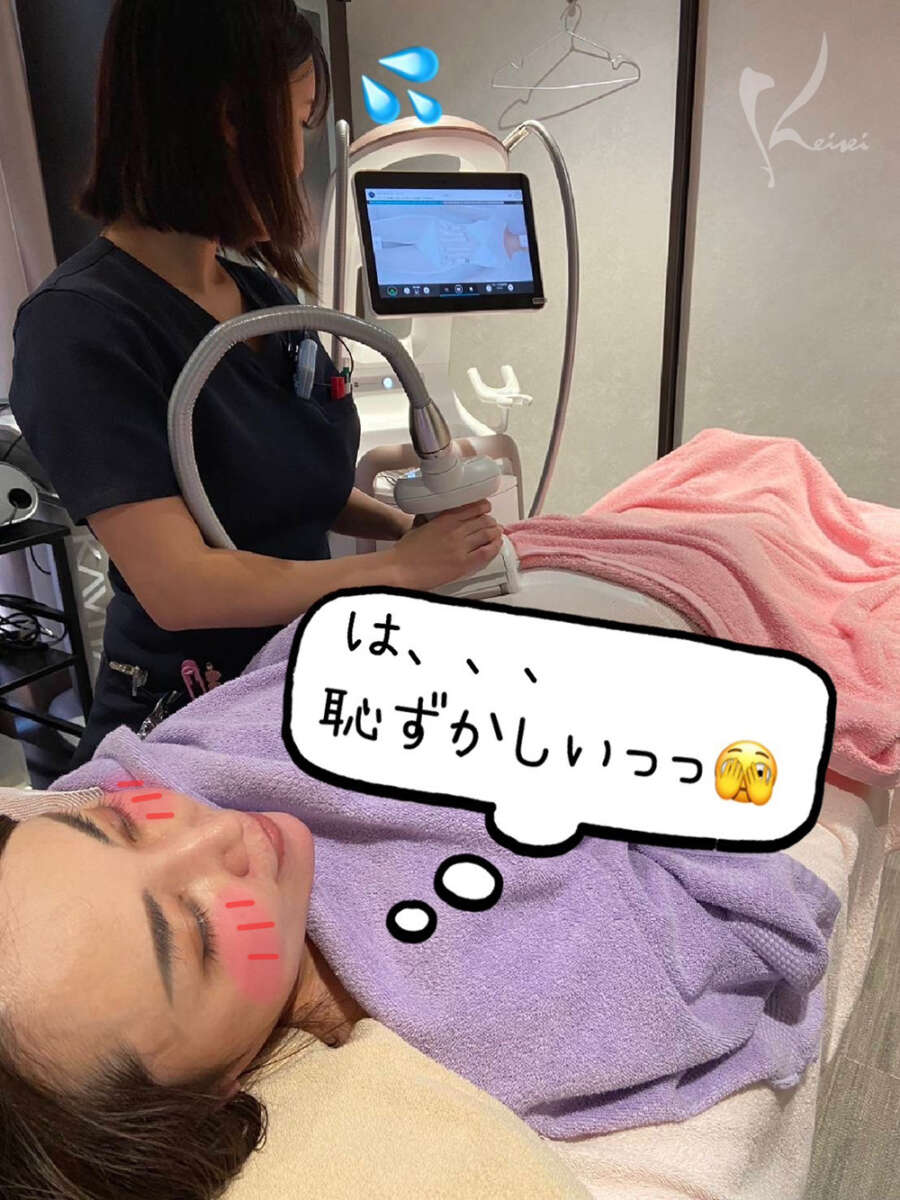 エンダモロジーCELLU M6 INFINITY®を体験する小西医師の写真