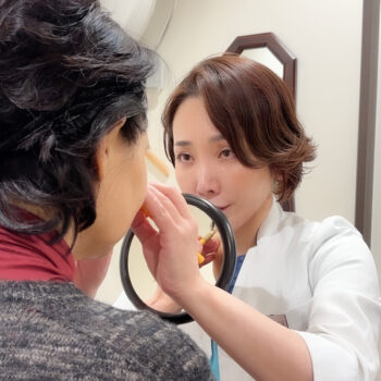 埋没のデザインをする小西医師
