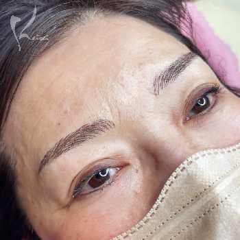 消えない眉毛ですっぴん美人サムネイル