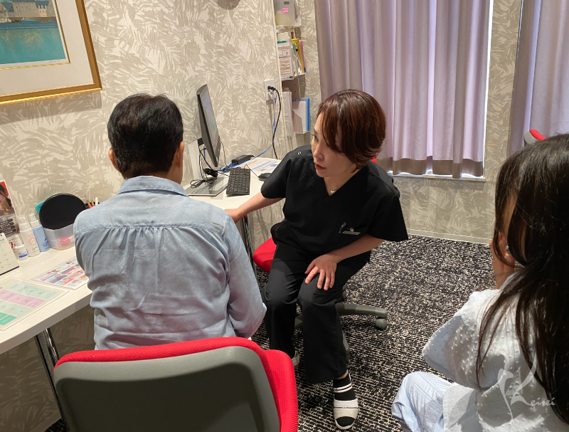 小西医師とのカウンセリングの様子