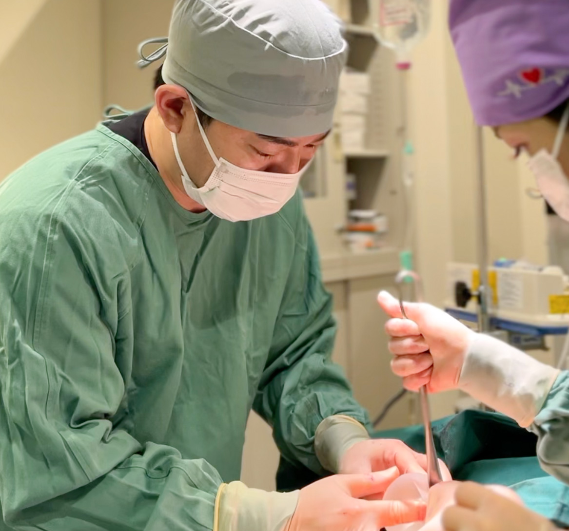 菅野医師の豊胸手術の様子