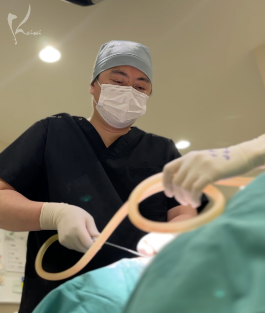 田川医師 施術風景-01